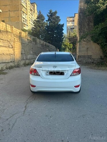 Hyundai Accent-4