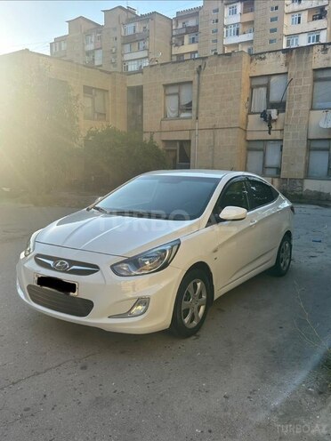 Hyundai Accent-2