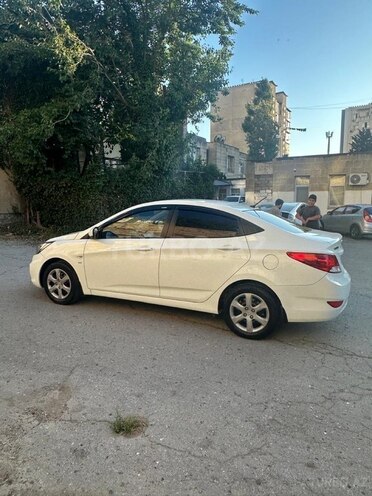 Hyundai Accent-5