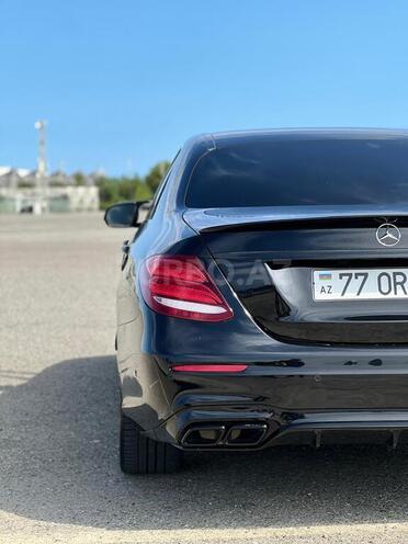 Mercedes E 220 d-3