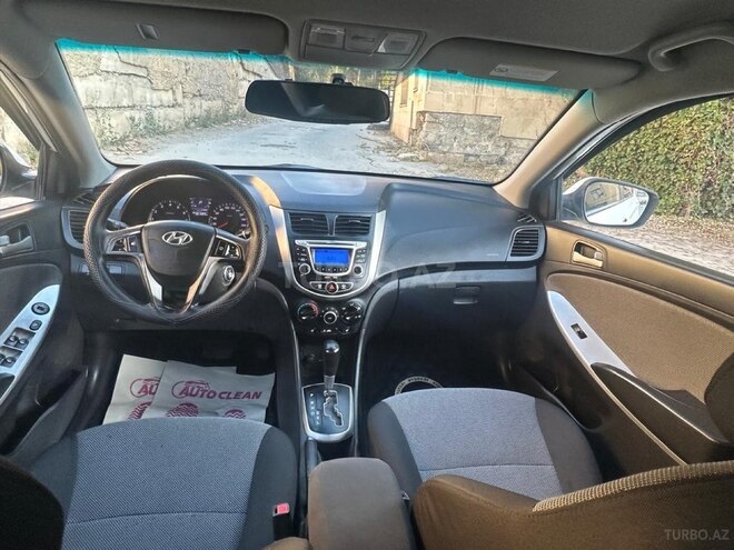 Hyundai Accent-6