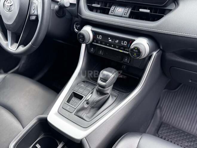 Toyota RAV4-12