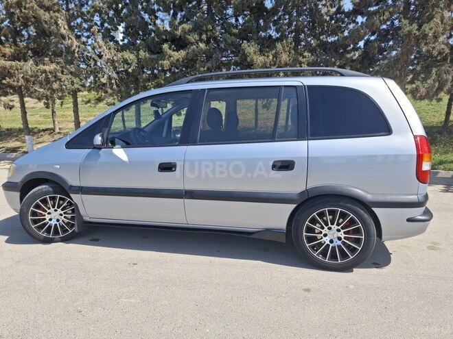 Opel Zafira-4