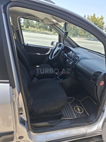 Opel Zafira-17