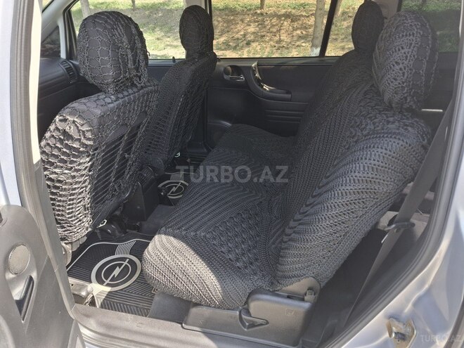 Opel Zafira-18