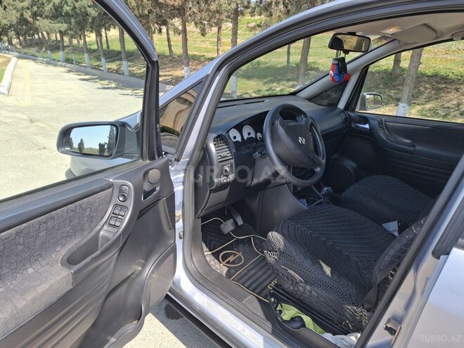Opel Zafira-14
