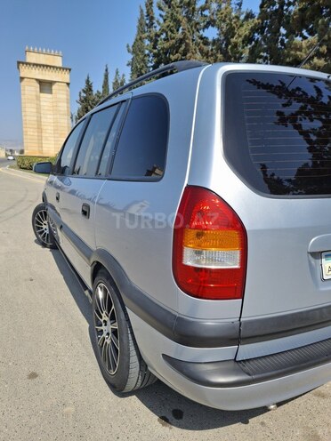 Opel Zafira-5