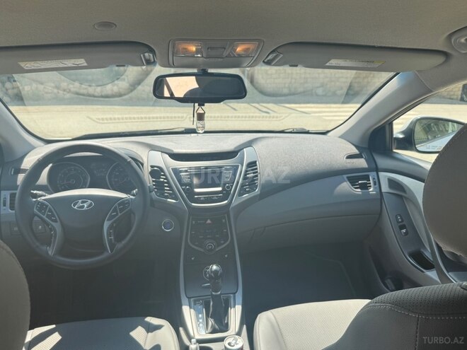 Hyundai Elantra-10