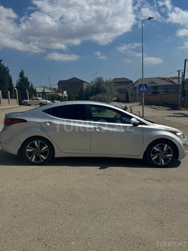 Hyundai Elantra-13