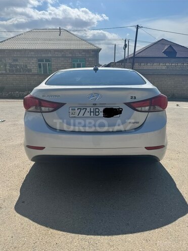 Hyundai Elantra-12