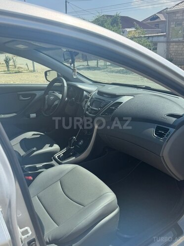 Hyundai Elantra-9