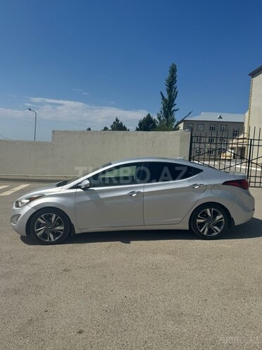 Hyundai Elantra-11