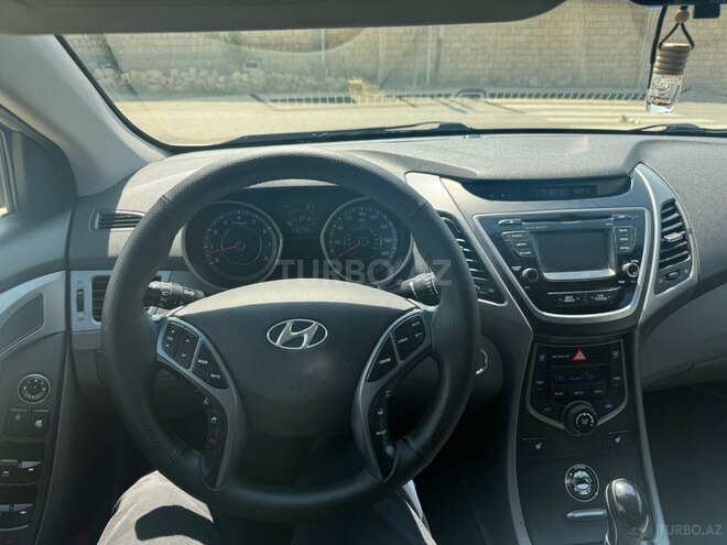 Hyundai Elantra-8