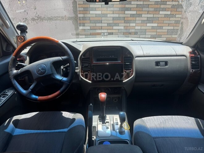Mitsubishi Pajero-7