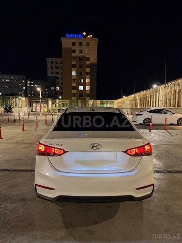 Hyundai Accent-2