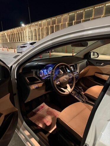 Hyundai Accent-5