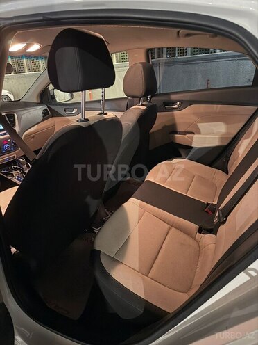 Hyundai Accent-6
