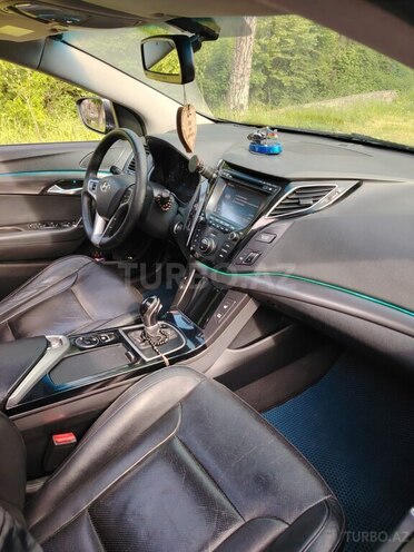 Hyundai i40-10