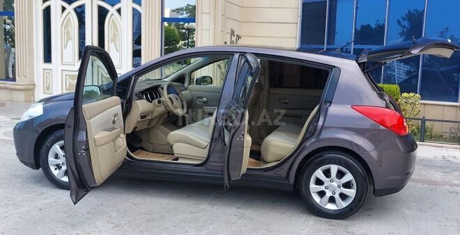 Nissan Tiida-14