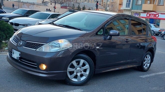 Nissan Tiida-13