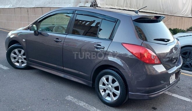 Nissan Tiida-10