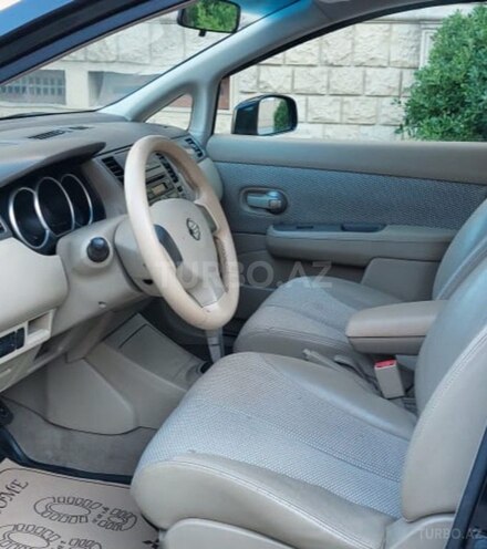 Nissan Tiida-15