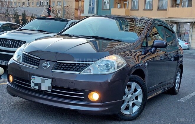 Nissan Tiida-5