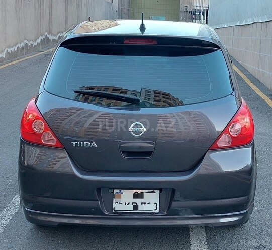 Nissan Tiida-12