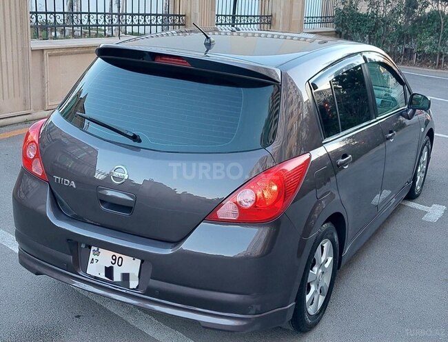 Nissan Tiida-11