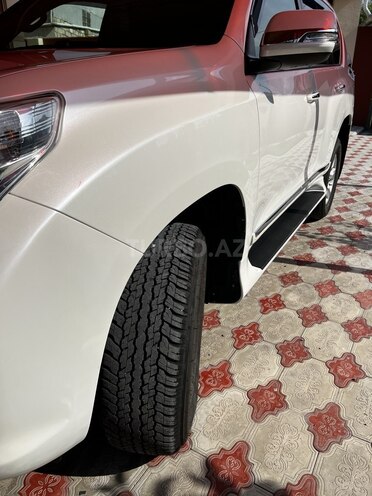Toyota Land Cruiser Prado-5