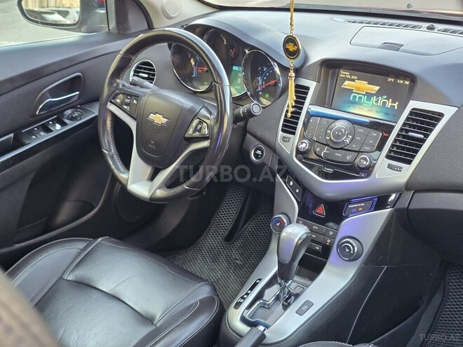 Chevrolet Cruze-12