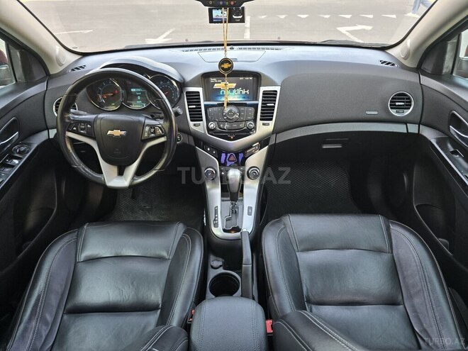 Chevrolet Cruze-11