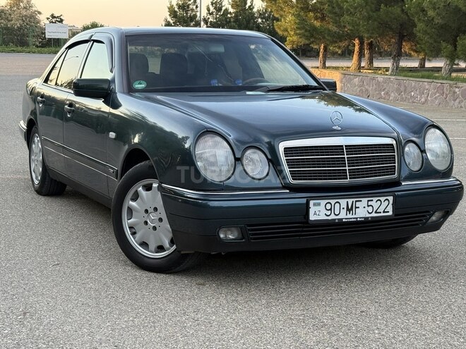 Mercedes E 240-1