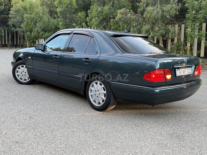 Mercedes E 240-6
