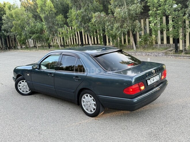 Mercedes E 240-7