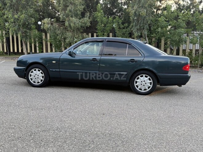Mercedes E 240-3