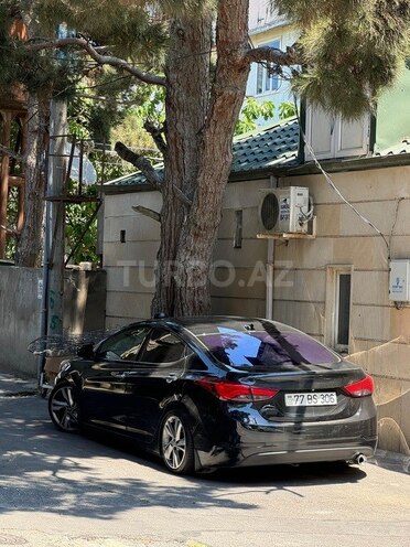 Hyundai Elantra-4
