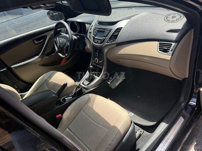 Hyundai Elantra-10