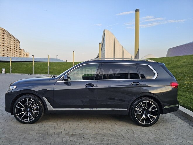 BMW X7-6