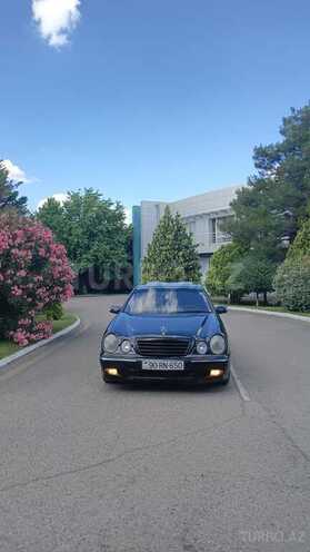 Mercedes E 220-1