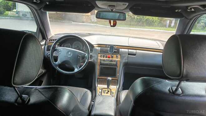 Mercedes E 220-4