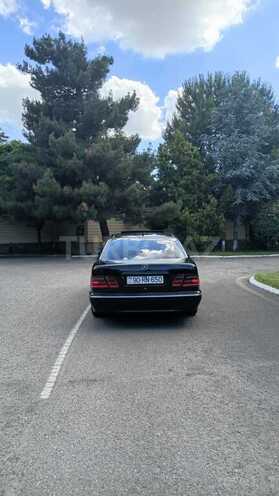 Mercedes E 220-10