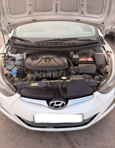 Hyundai Elantra-3