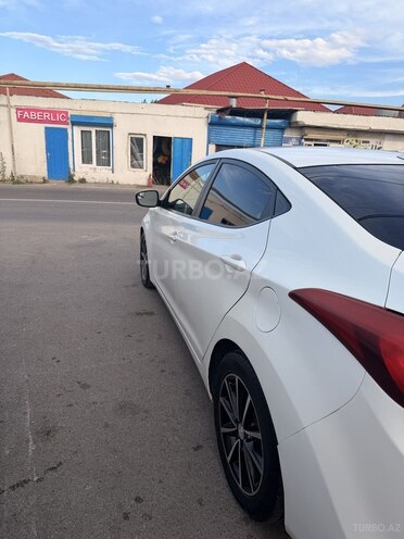 Hyundai Elantra-9