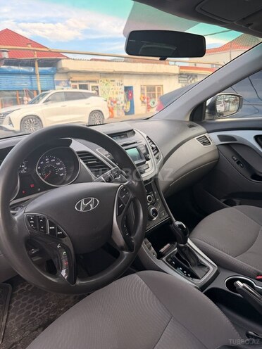 Hyundai Elantra-10