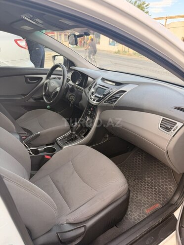 Hyundai Elantra-7