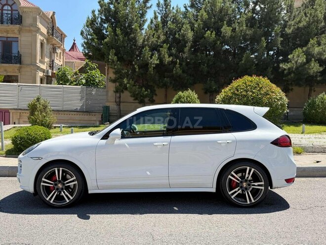 Porsche Cayenne GTS-4