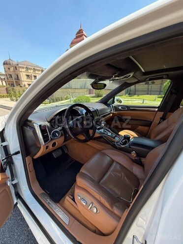 Porsche Cayenne GTS-6