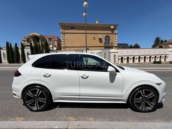 Porsche Cayenne GTS-5