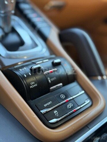 Porsche Cayenne GTS-11